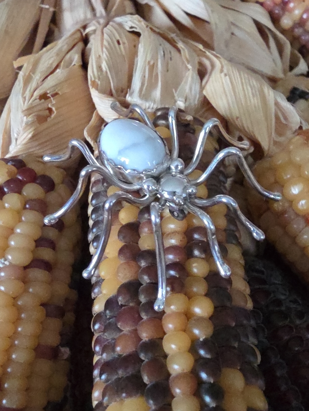 Awesome NWOT Native American Navajo White Buffalo Sterling Spider Pin 🤍🕷🕸🩶🎁